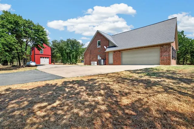 Photo 2 — 11170 Cindy Lane, Guthrie, OK 73044