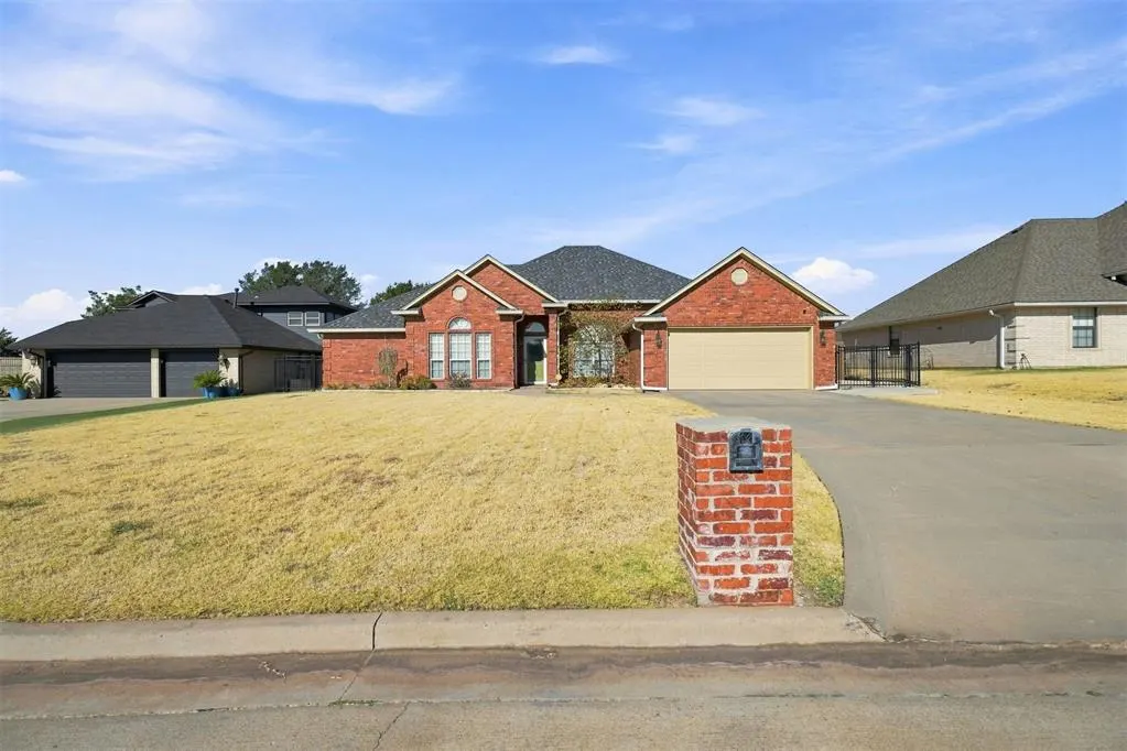Front exterior — 1607 SW Edward Circle, Lawton, OK 73505