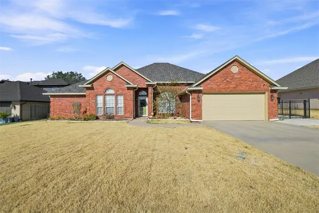 Photo 2 — 1607 SW Edward Circle, Lawton, OK 73505