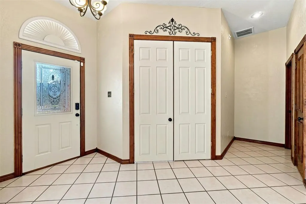 Photo 6 — 1607 SW Edward Circle, Lawton, OK 73505