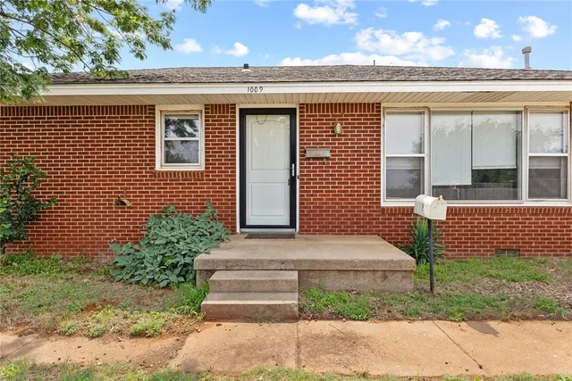 Photo 2 — 1009 N Illinois Street, Weatherford, OK 73096