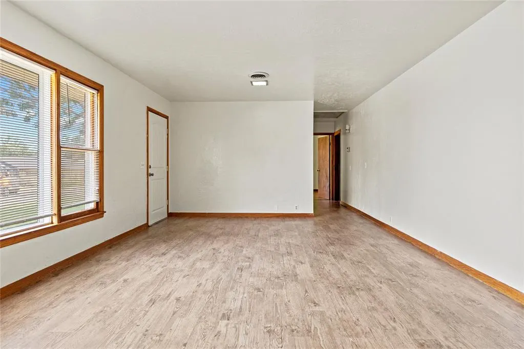 Photo 3 — 1009 N Illinois Street, Weatherford, OK 73096