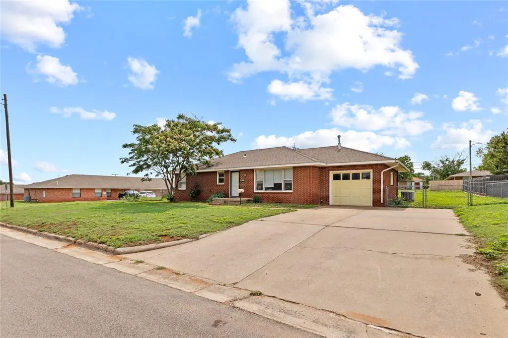 Photo 25 — 1009 N Illinois Street, Weatherford, OK 73096