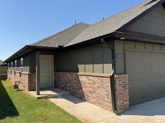 Photo 2 — 10620 SW 16th Terrace, Yukon, OK 73099