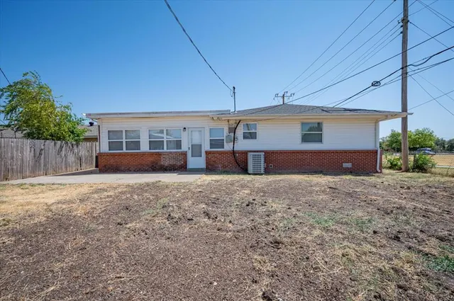 Photo 6 — 6829 S Winston Way, Oklahoma City, OK 73139