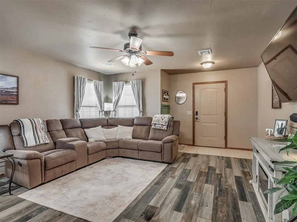 Photo 3 — 958 Cotswold Court, Blanchard, OK 73010