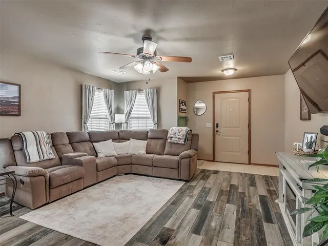 Photo 3 — 958 Cotswold Court, Blanchard, OK 73010