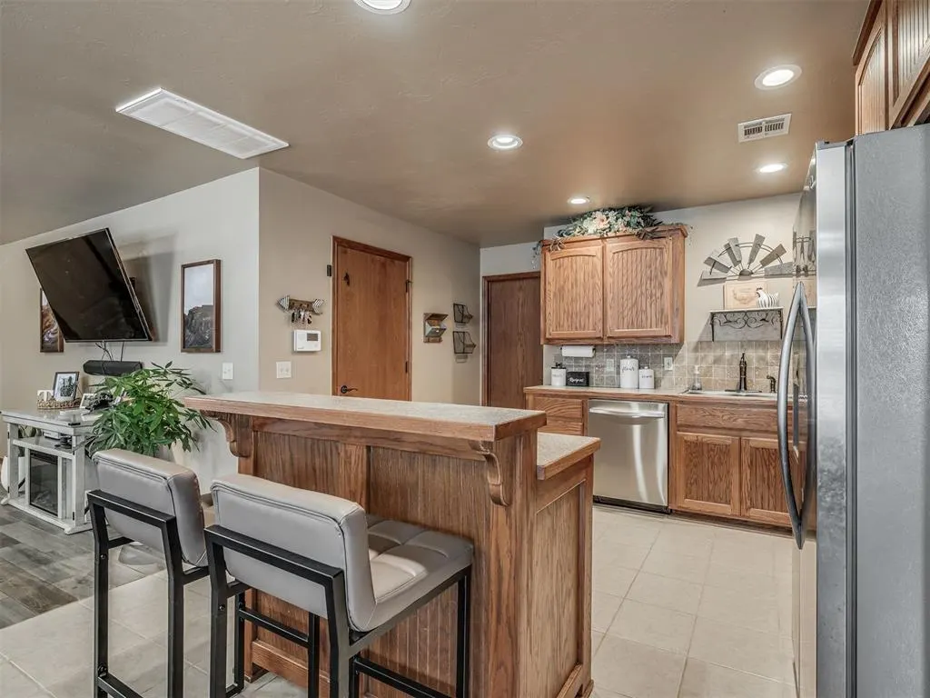 Photo 9 — 958 Cotswold Court, Blanchard, OK 73010
