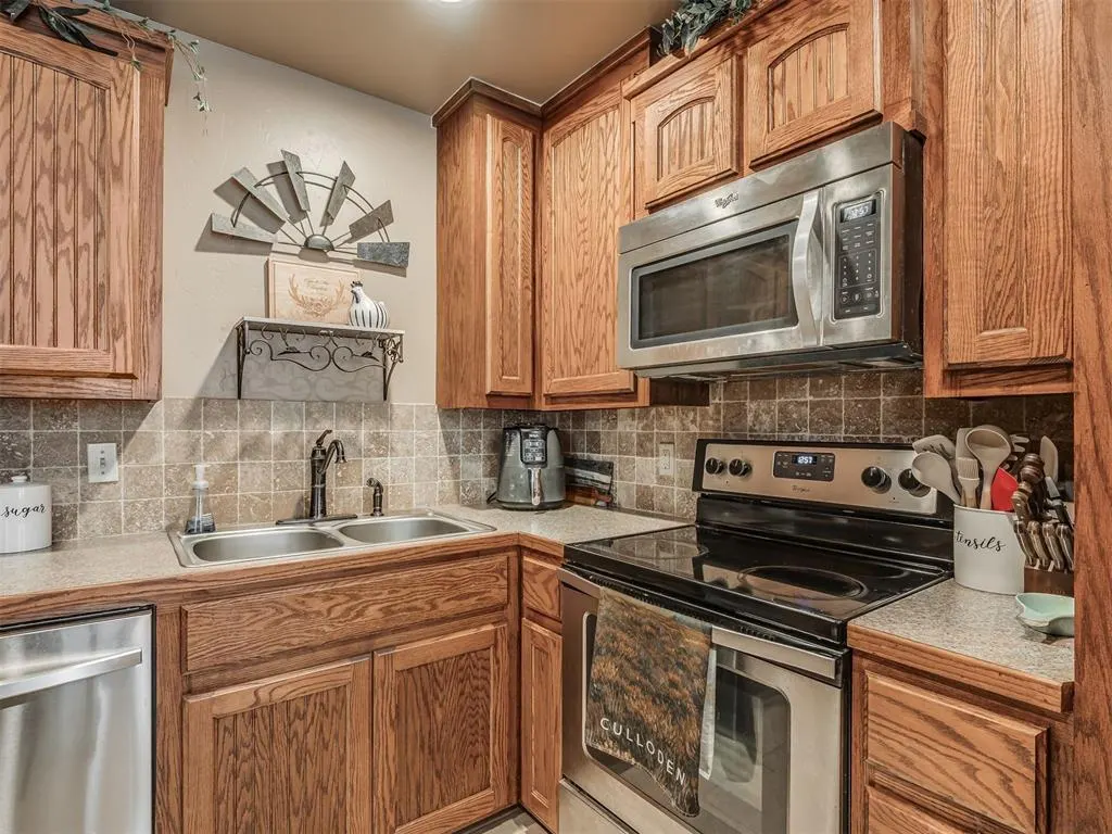 Photo 11 — 958 Cotswold Court, Blanchard, OK 73010