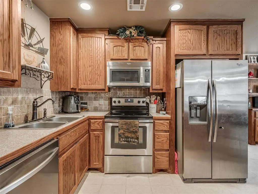 Photo 12 — 958 Cotswold Court, Blanchard, OK 73010