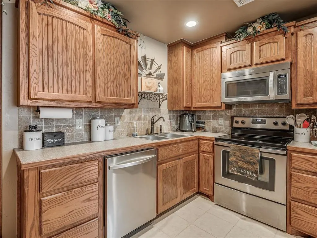 Photo 13 — 958 Cotswold Court, Blanchard, OK 73010