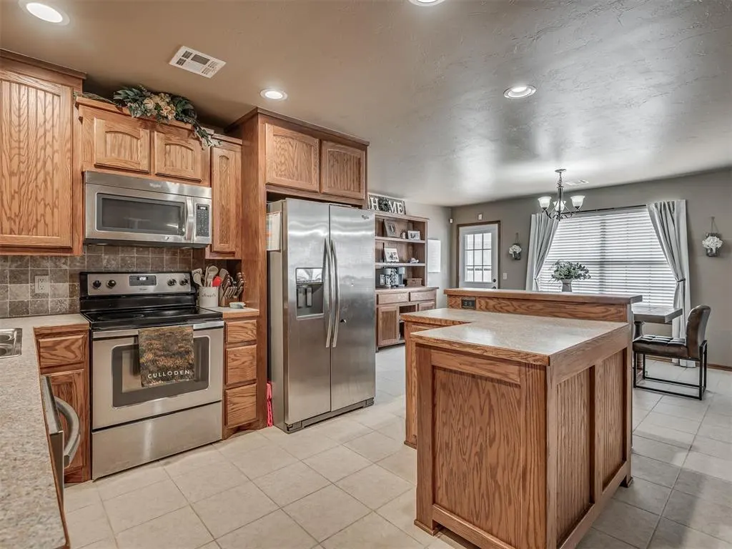 Photo 14 — 958 Cotswold Court, Blanchard, OK 73010