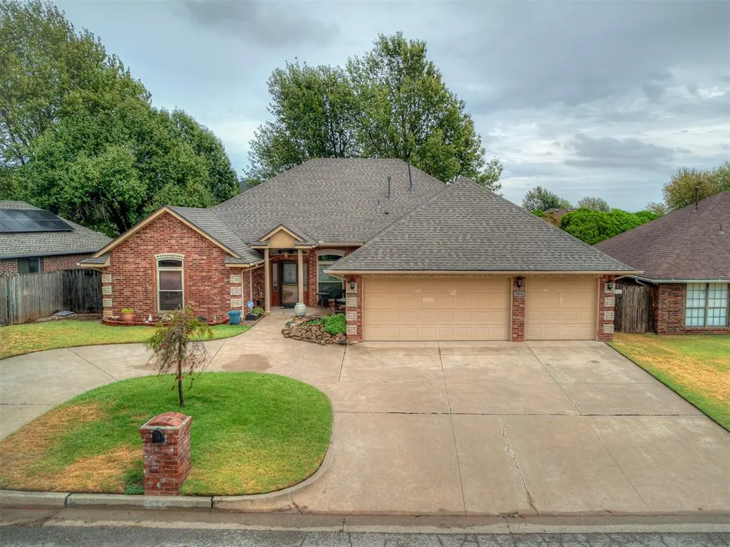 Front exterior — 308 Tumbleweed Road, Yukon, OK 73099