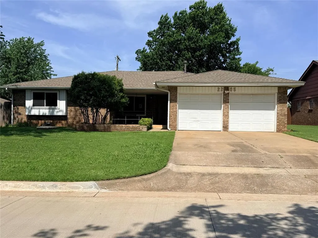 Front exterior — 2205 Bellaire Drive, Moore, OK 73160