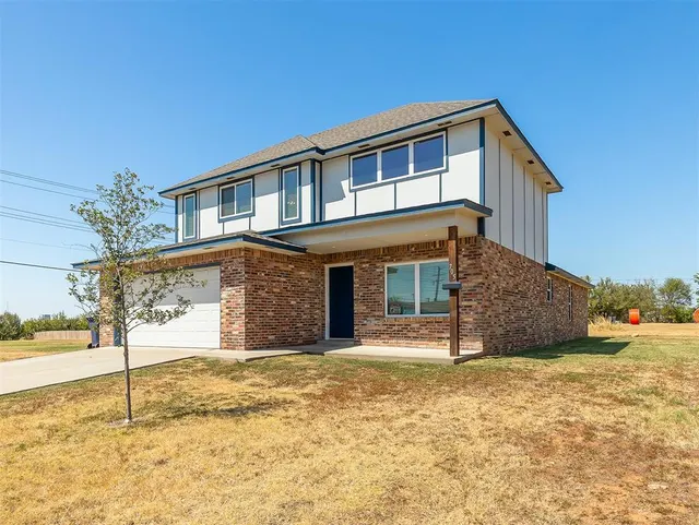 Photo 2 — 705 NE 38th Street, Oklahoma City, OK 73105