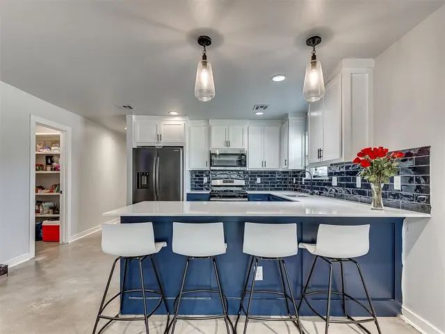 Photo 8 — 705 NE 38th Street, Oklahoma City, OK 73105
