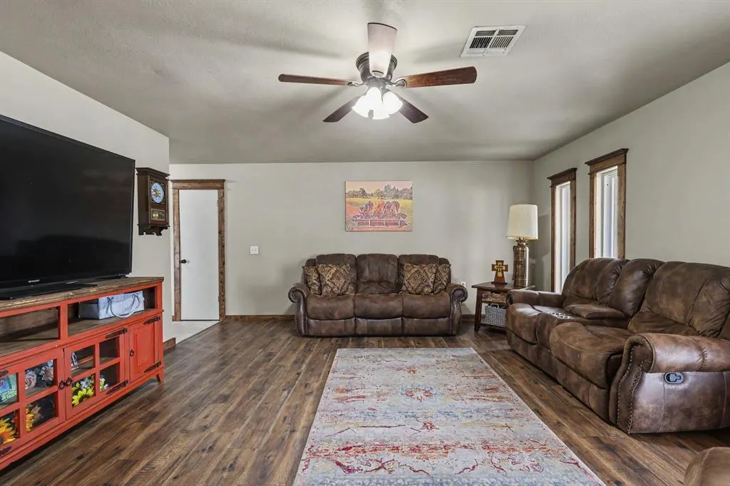 Photo 6 — 780 Pinewood Lane, Blanchard, OK 73010