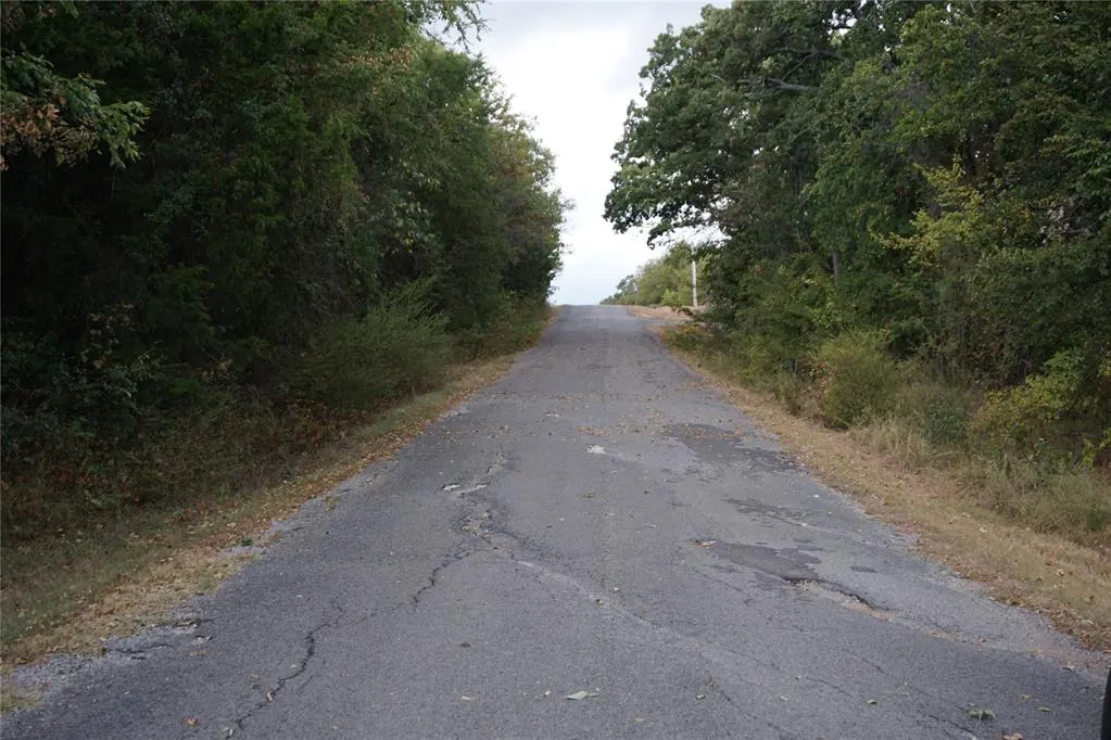 Photo 5 — 1935 Live Oak Drive, Kingston, OK 73439