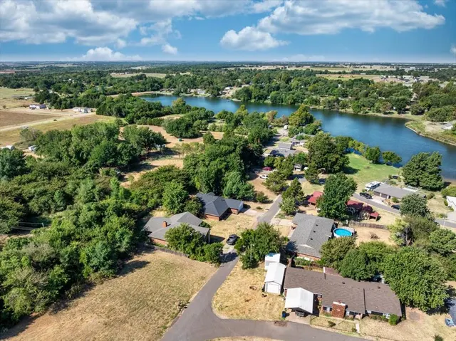 Photo 2 — 13605 Jacqueline Drive, Crescent, OK 73028