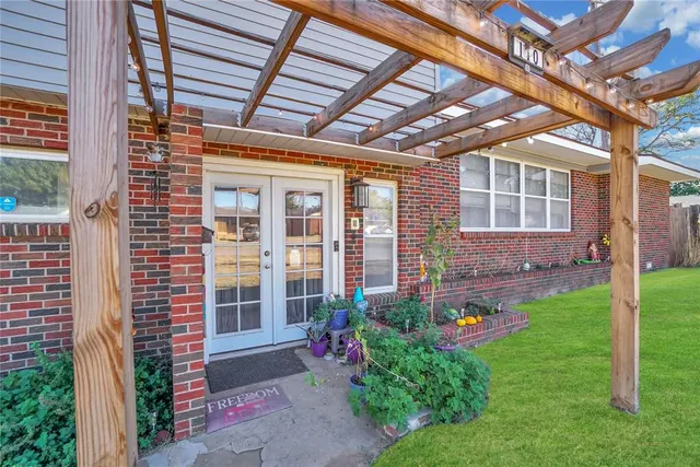 Photo 6 — 110 E Hillcrest Lane, Hobart, OK 73651