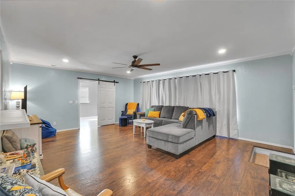 Photo 9 — 110 E Hillcrest Lane, Hobart, OK 73651