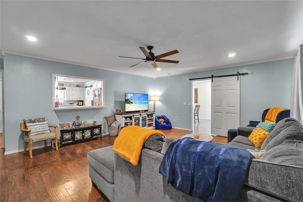 Photo 10 — 110 E Hillcrest Lane, Hobart, OK 73651