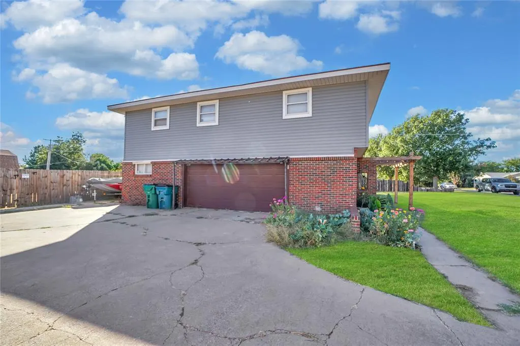 Photo 33 — 110 E Hillcrest Lane, Hobart, OK 73651