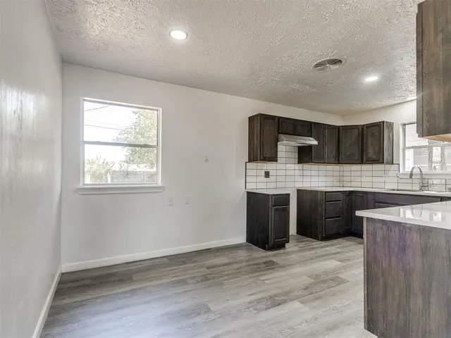 Photo 4 — 904 W Robinson Street, Norman, OK 73069