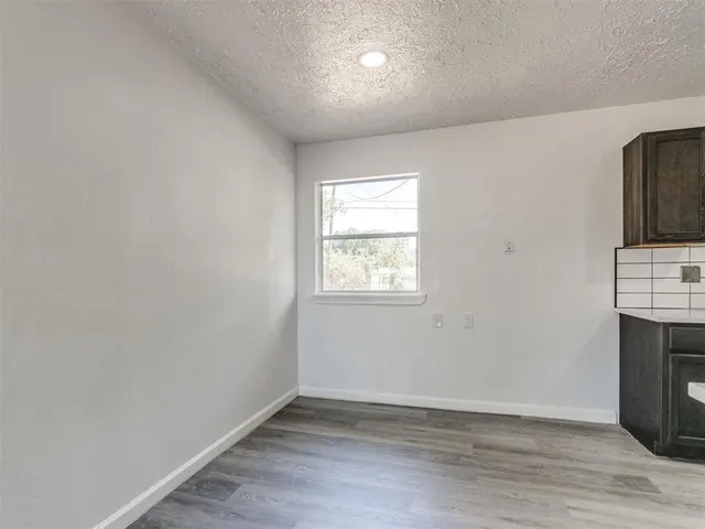 Photo 6 — 904 W Robinson Street, Norman, OK 73069
