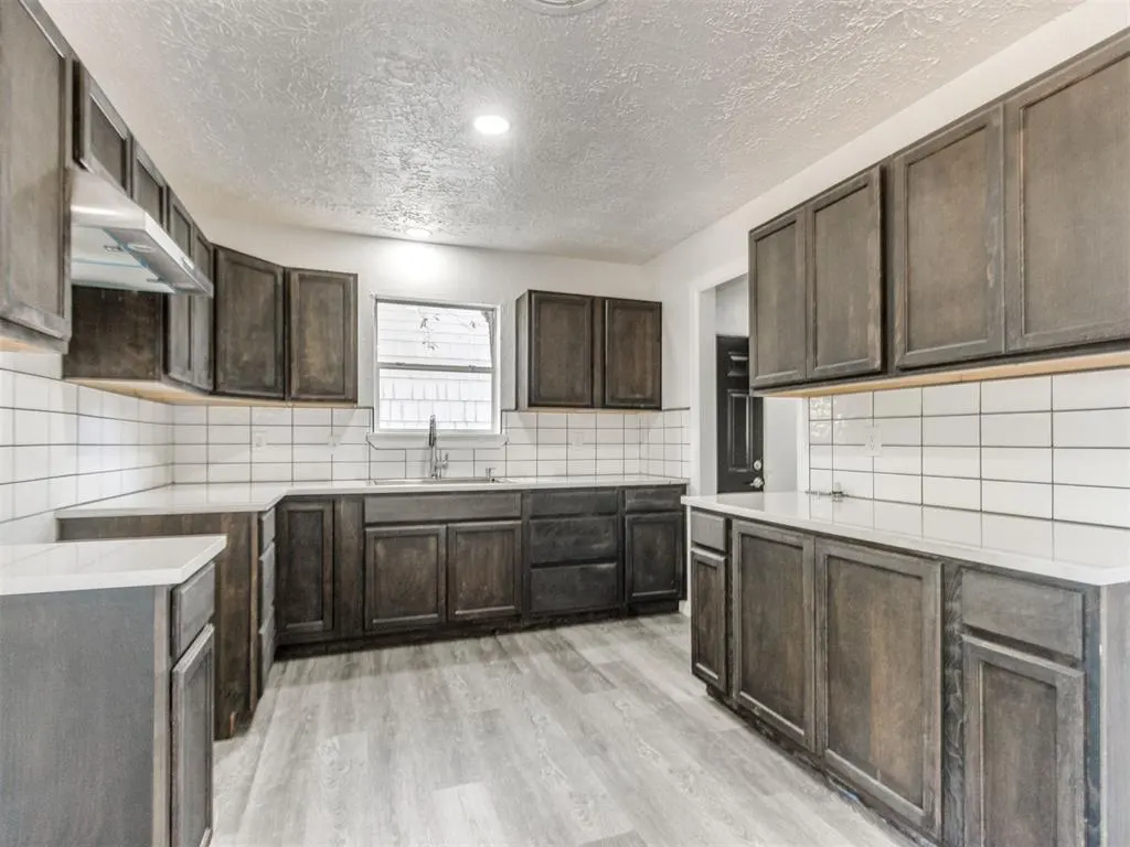 Photo 7 — 904 W Robinson Street, Norman, OK 73069