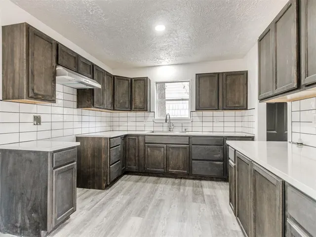 Photo 8 — 904 W Robinson Street, Norman, OK 73069