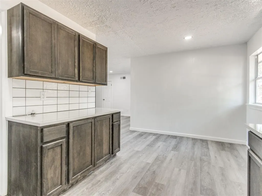 Photo 10 — 904 W Robinson Street, Norman, OK 73069