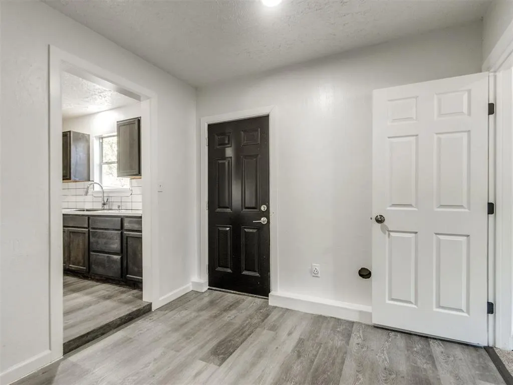 Photo 11 — 904 W Robinson Street, Norman, OK 73069