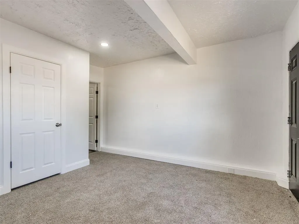 Photo 12 — 904 W Robinson Street, Norman, OK 73069
