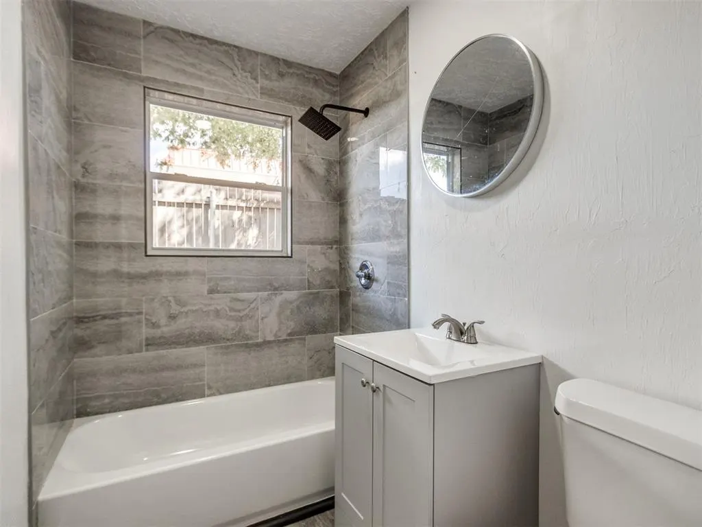 Photo 14 — 904 W Robinson Street, Norman, OK 73069