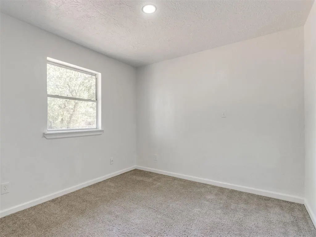 Photo 16 — 904 W Robinson Street, Norman, OK 73069