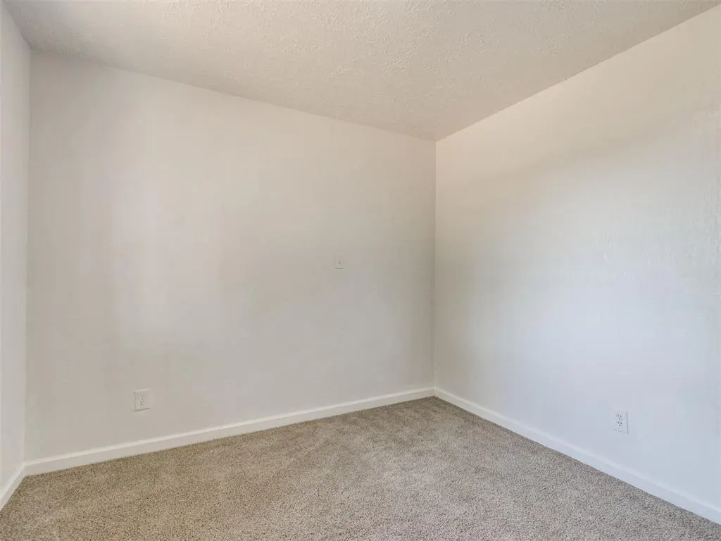 Photo 17 — 904 W Robinson Street, Norman, OK 73069