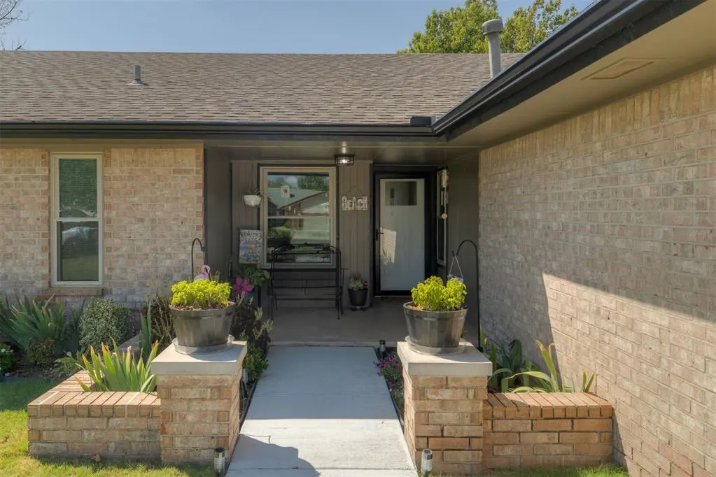 Photo 2 — 11613 Shasta Lane, Oklahoma City, OK 73162