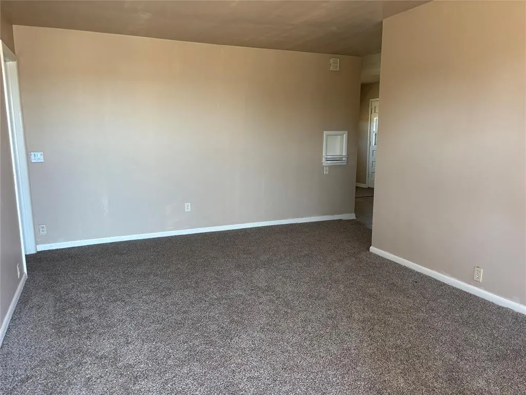 Photo 2 — 700 N 5th Street, Clinton, OK 73601