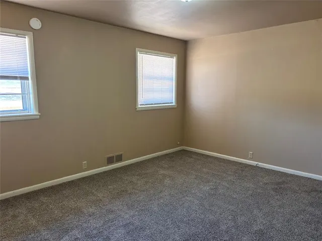 Photo 5 — 700 N 5th Street, Clinton, OK 73601