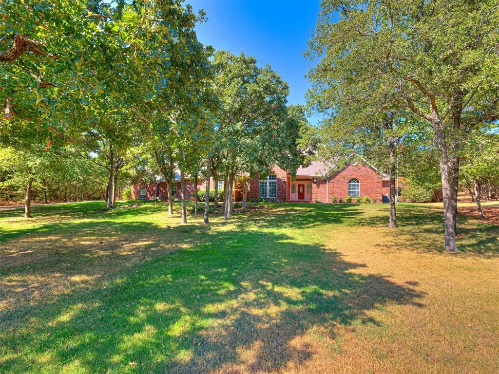 Photo 6 — 8925 Oakmont Drive, Oklahoma City, OK 73131