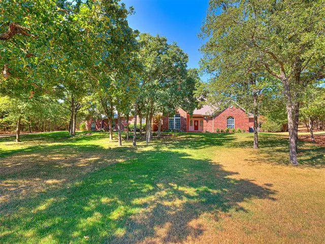 Photo 6 — 8925 Oakmont Drive, Oklahoma City, OK 73131