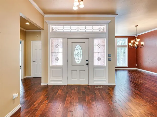 Photo 8 — 8925 Oakmont Drive, Oklahoma City, OK 73131