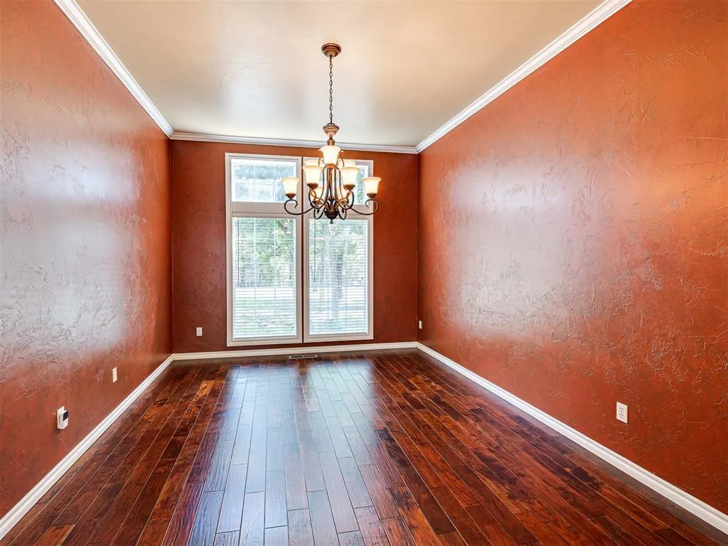 Photo 9 — 8925 Oakmont Drive, Oklahoma City, OK 73131