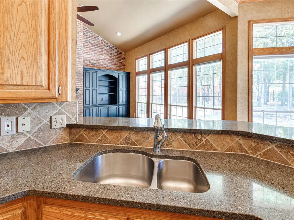 Photo 13 — 8925 Oakmont Drive, Oklahoma City, OK 73131