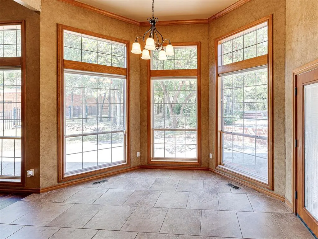 Photo 15 — 8925 Oakmont Drive, Oklahoma City, OK 73131