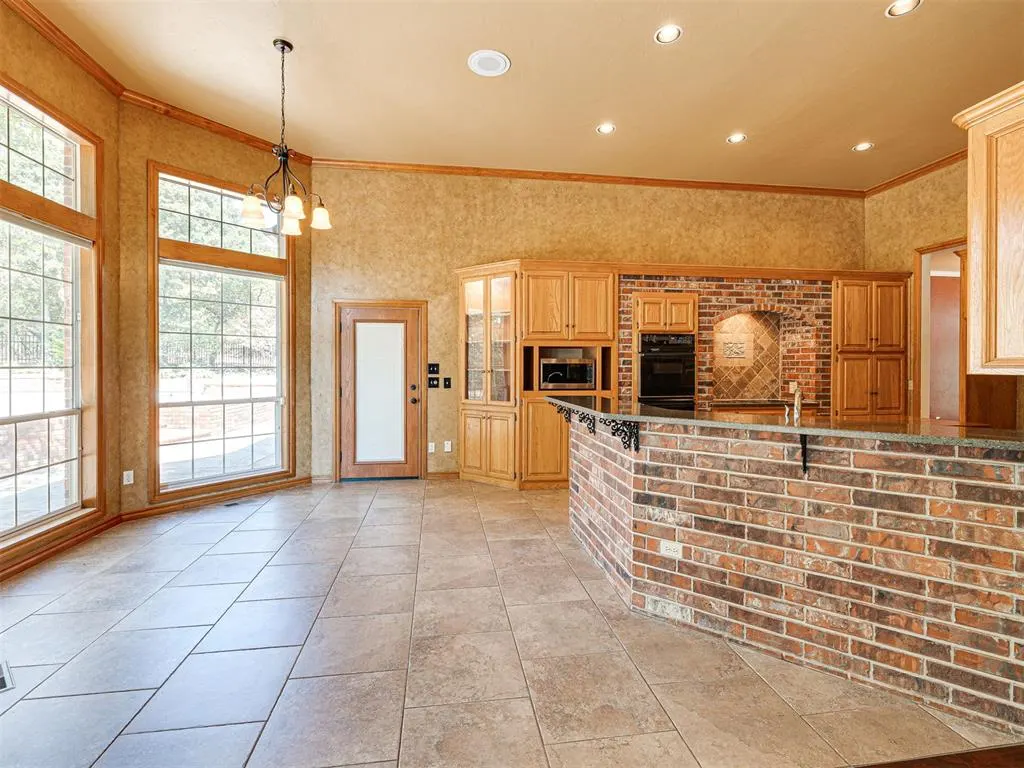 Photo 16 — 8925 Oakmont Drive, Oklahoma City, OK 73131