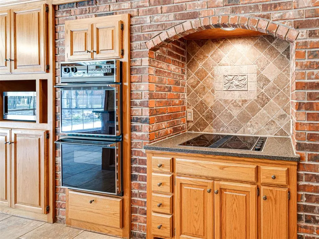 Photo 17 — 8925 Oakmont Drive, Oklahoma City, OK 73131