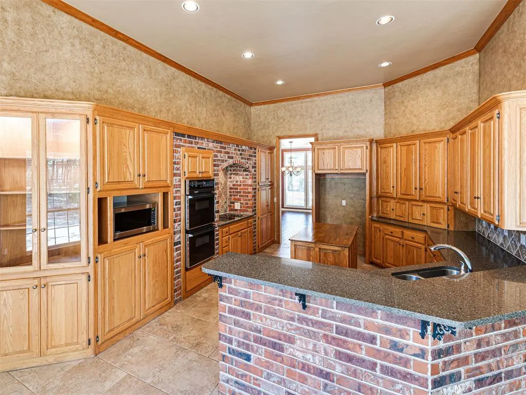 Photo 18 — 8925 Oakmont Drive, Oklahoma City, OK 73131