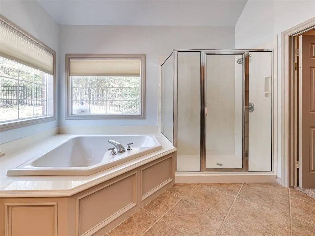 Photo 24 — 8925 Oakmont Drive, Oklahoma City, OK 73131